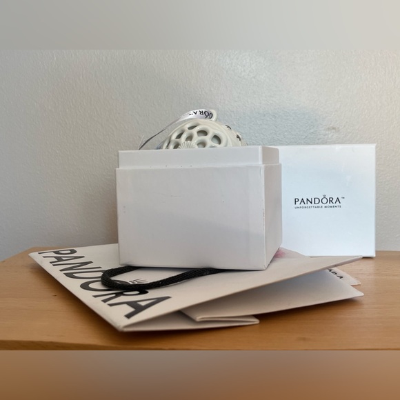 Pandora 2011 Porcelain Ball Christmas Tree🎄 Ornament w Ribbon & Original Box 🎁 - Picture 4 of 14